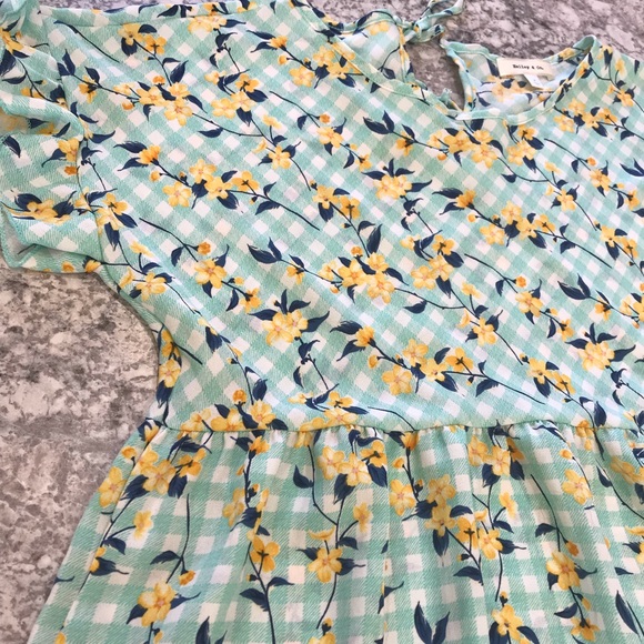 Hailey & Co Tops - Floral Babydoll Tunic Top Retro Easter cottage core yellow